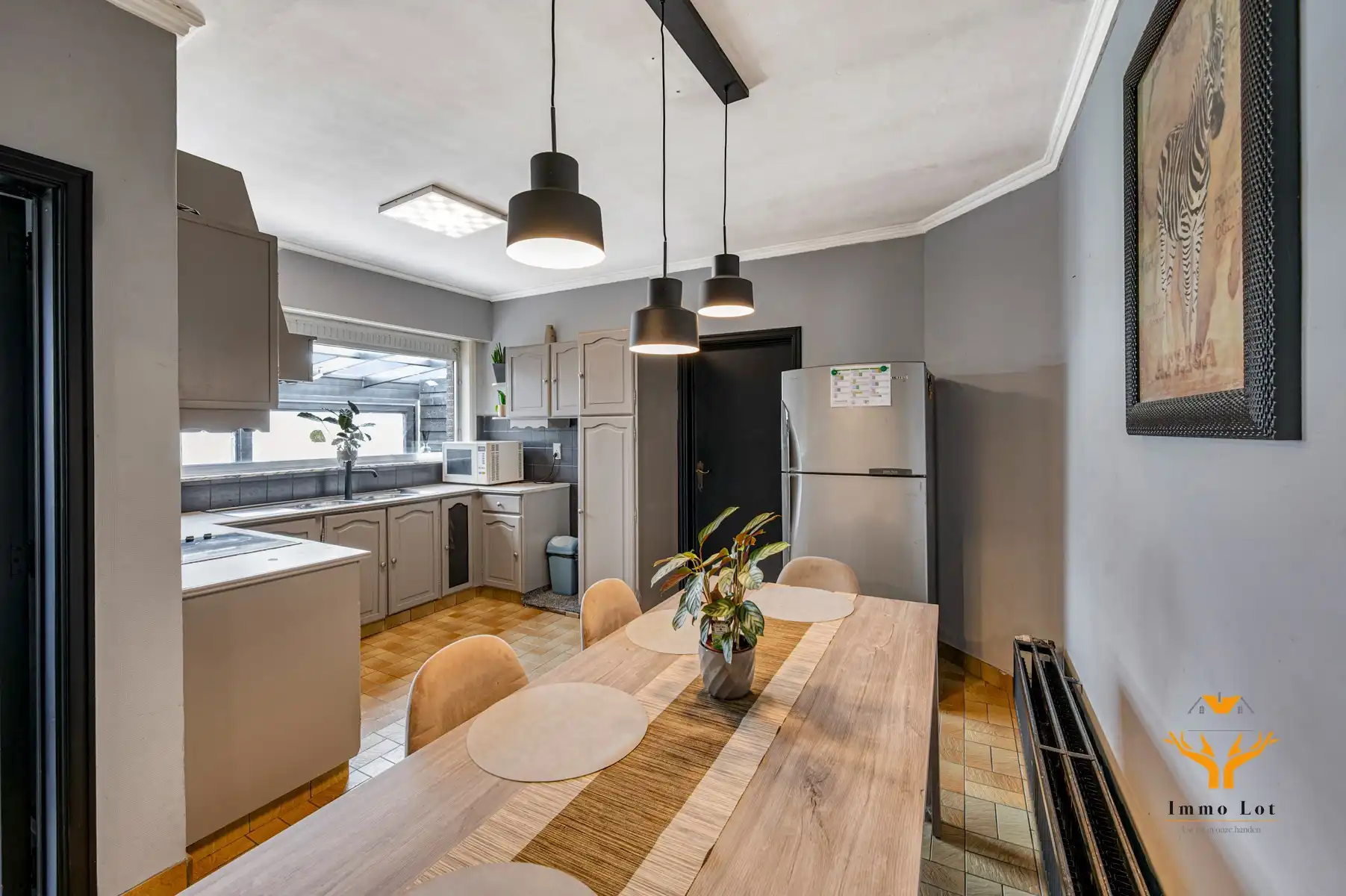 Halfopen bebouwing met tuin en garage in centrum Kalken foto 8