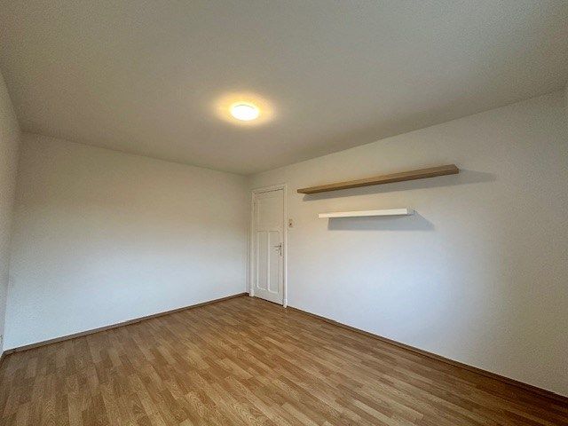 Een nette, comfortabele  gezinswoning met 3 slaapkamers, garage en tuin. foto 10