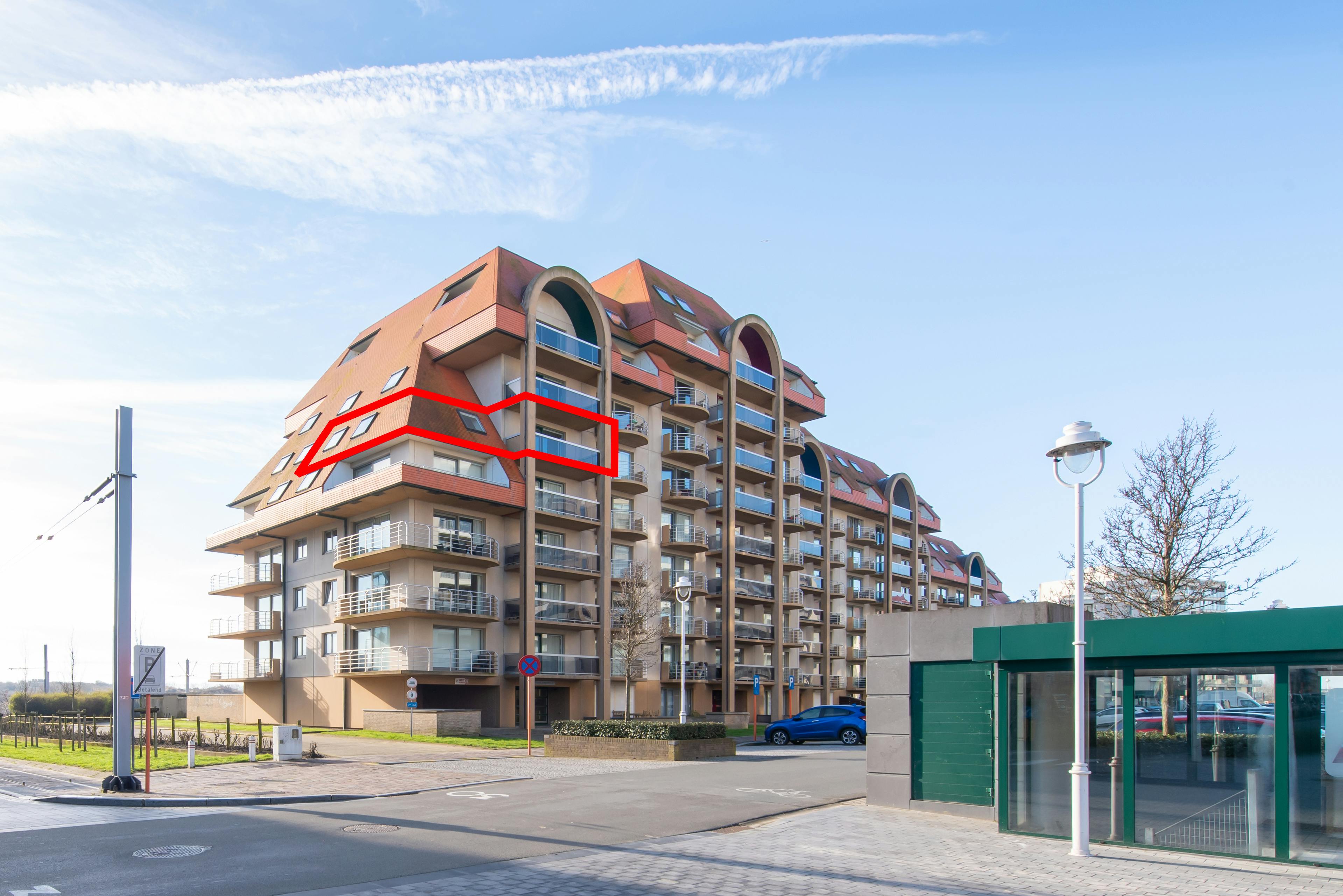 Prachtig gerenoveerd appartement met twee slaapkamers foto 3