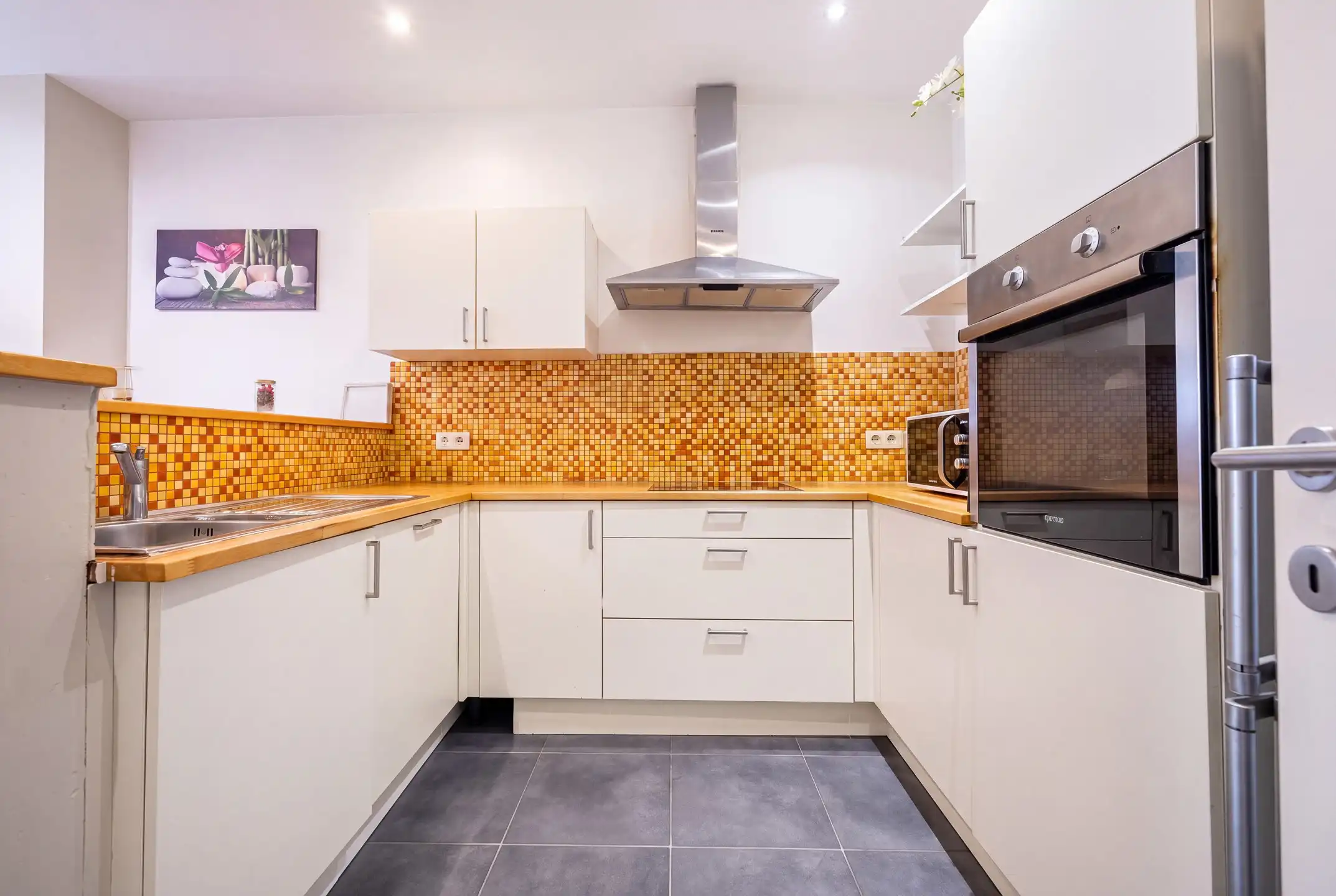 Ruim appartement met 1 slaapkamer van ± 75m² foto 14