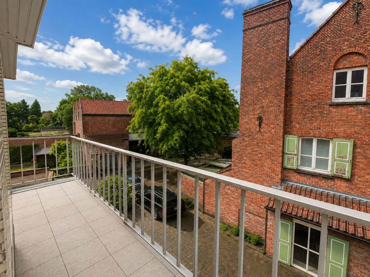 Residentie “Klokkegalm” – opbrengsteigendom met 3 appartementen en 3 garages foto 7