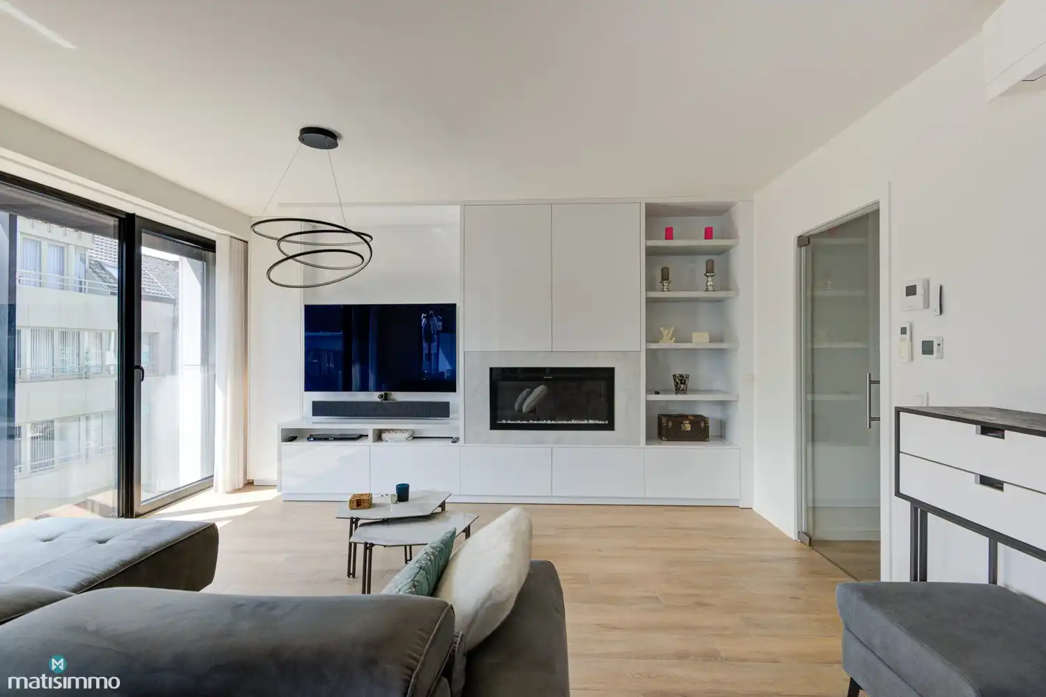 LUXUEUS AFGEWERKT APPARTEMENT MET 2 SLAAPKAMERS, OVERDEKT TERRAS, KELDERBERGING EN OPTIONELE ONDERGRONDSE AUTOSTAANPLAATS IN BILZEN-CENTRUM foto 3