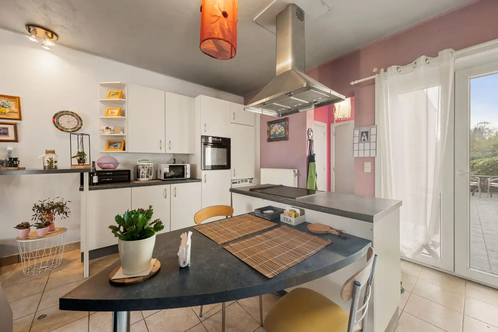 Charmante starterswoning met tuin in Flora, Merelbeke. foto 7