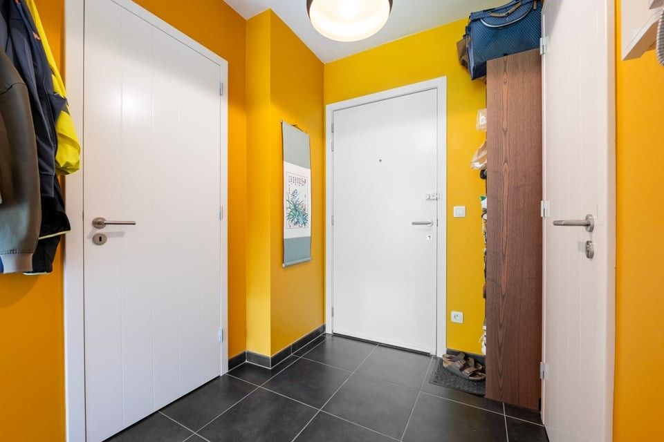 KNAP APPARTEMENT MET 1 SLAAPKAMER EN STAANPLAATS IN SINT-TRUIDEN foto 10