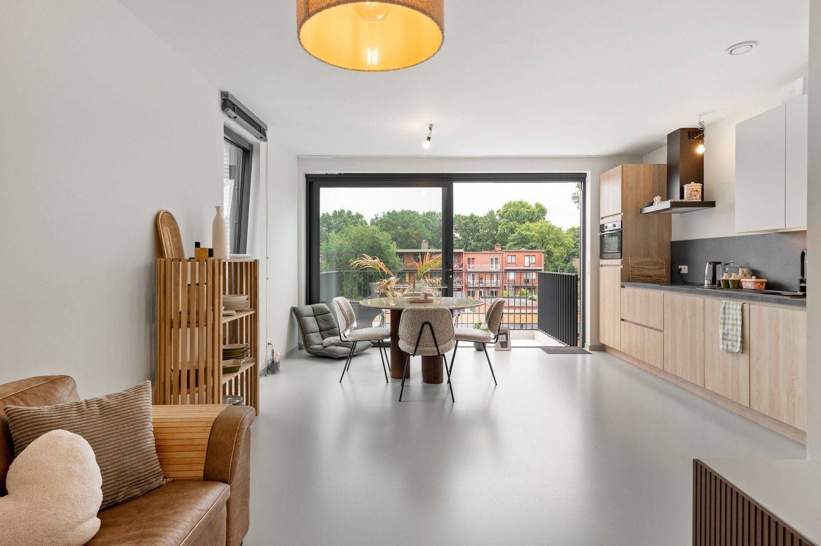 Ruim, nieuwbouw appartement met 2 splk en heerlijk terras foto {{pictureIndex}}