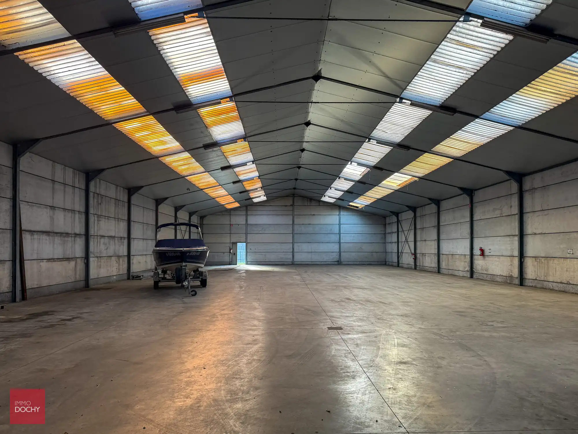 Villa met magazijn te huur – uitstekende ligging foto 8