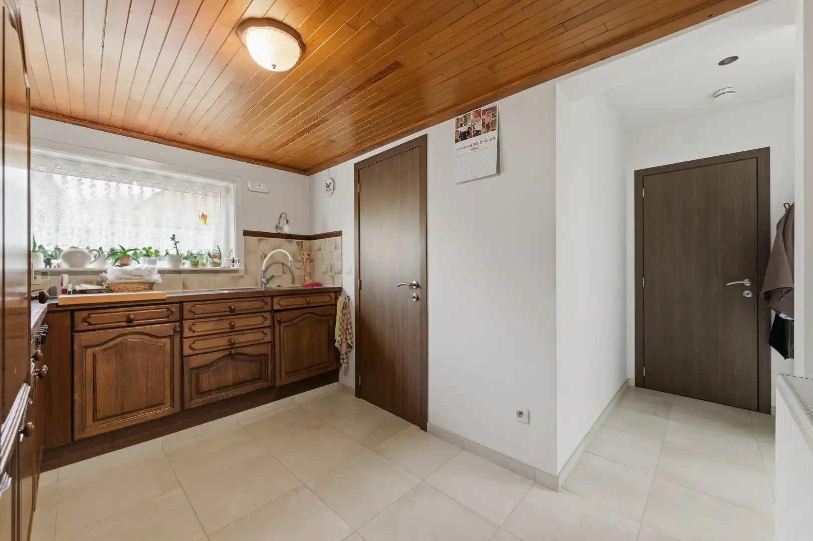 Zeer goed gelegen open bebouwing met 2 zeer ruime slaapkamers, garage en aangelegde tuin met terras foto 12