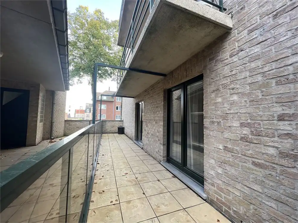 Ruim en lichtrijk app. met 2 slpks + garage mogelijk foto 12