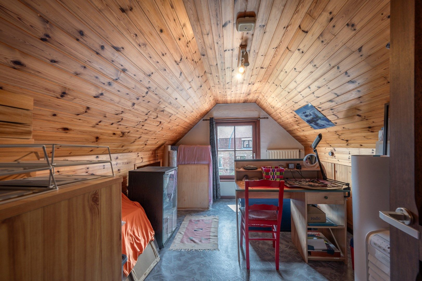 Instapklare woning met grote garage op een gegeerde locatie in Sint-Andries! foto 10