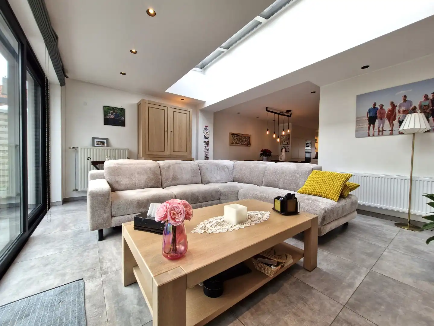 Knap gerenoveerde woning met uitzonderlijk lichtinval in het hartje van Heist foto 2