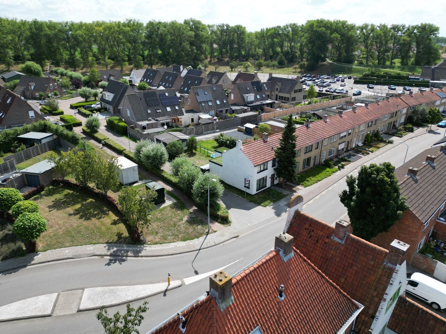 Ruime hoekwoning nabij centrum foto 3