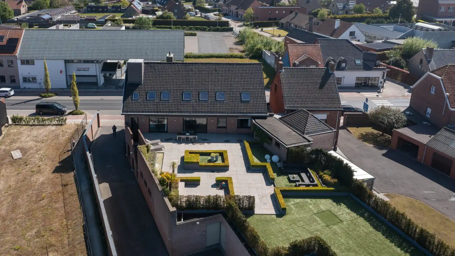 Instapklare handelswoning op topligging langs de N50 te koop in Wingene foto 34