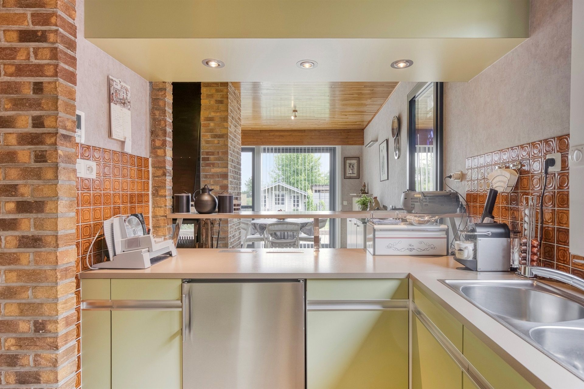 Rustiggelegen, zeer welonderhouden woning met gunstige EPC-score B! foto 13