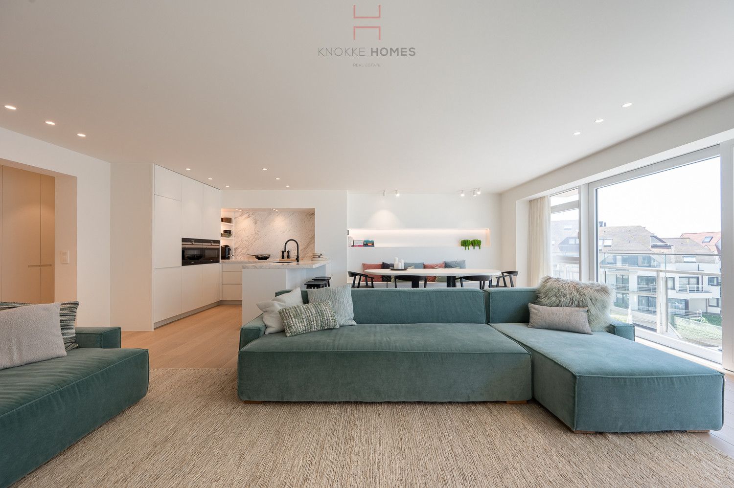 Prachtig gerenoveerd appartement met een mooi zijdelings zeezicht in Duinbergen foto 3