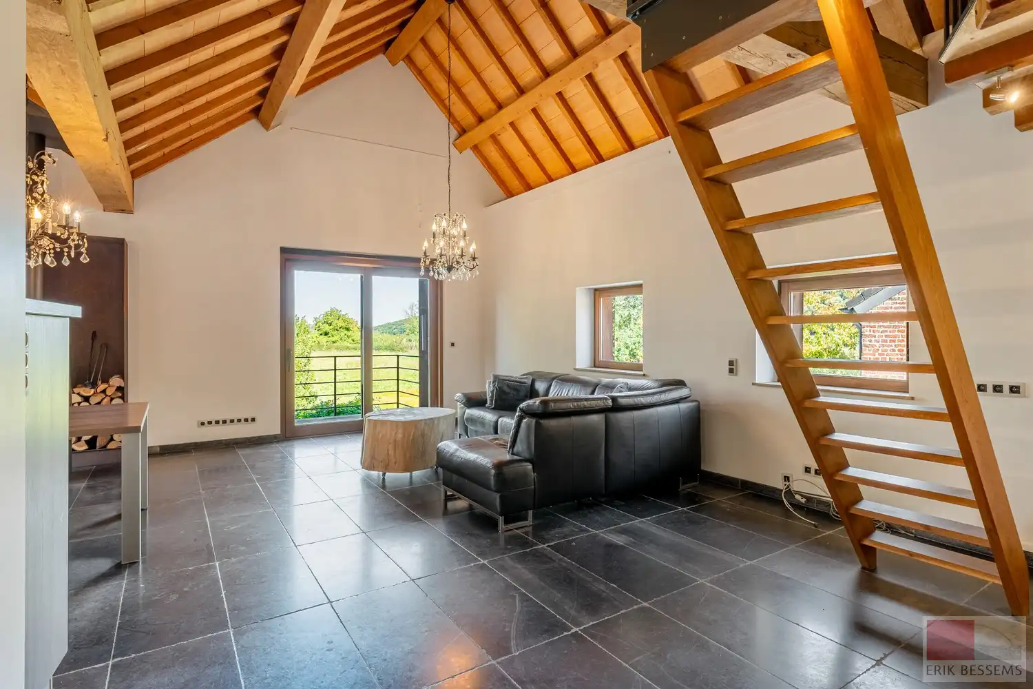 Indrukwekkend en uiterst charmant vakwerk landhuis, Veurs 31 te Sint-Martens-Voeren hartje Voerstreek. foto 6