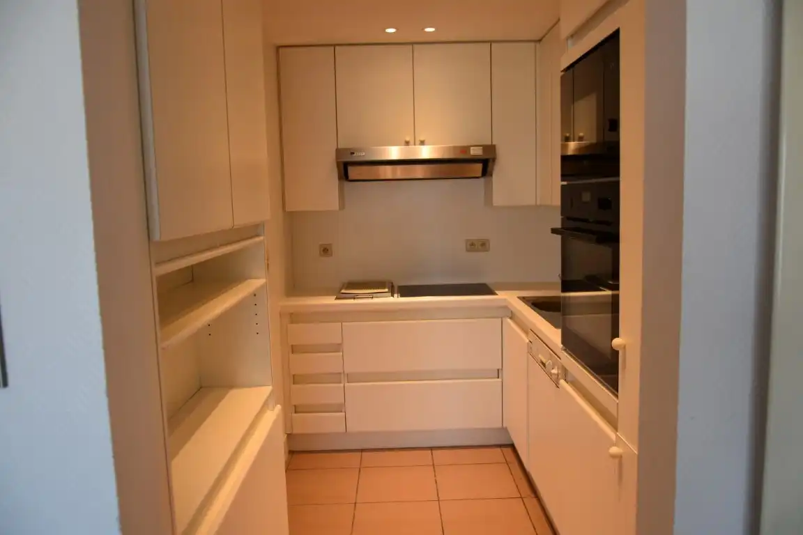 RUIM 2 SLAAPKAMER APPARTEMENT OP DE ZEEDIJK foto 3