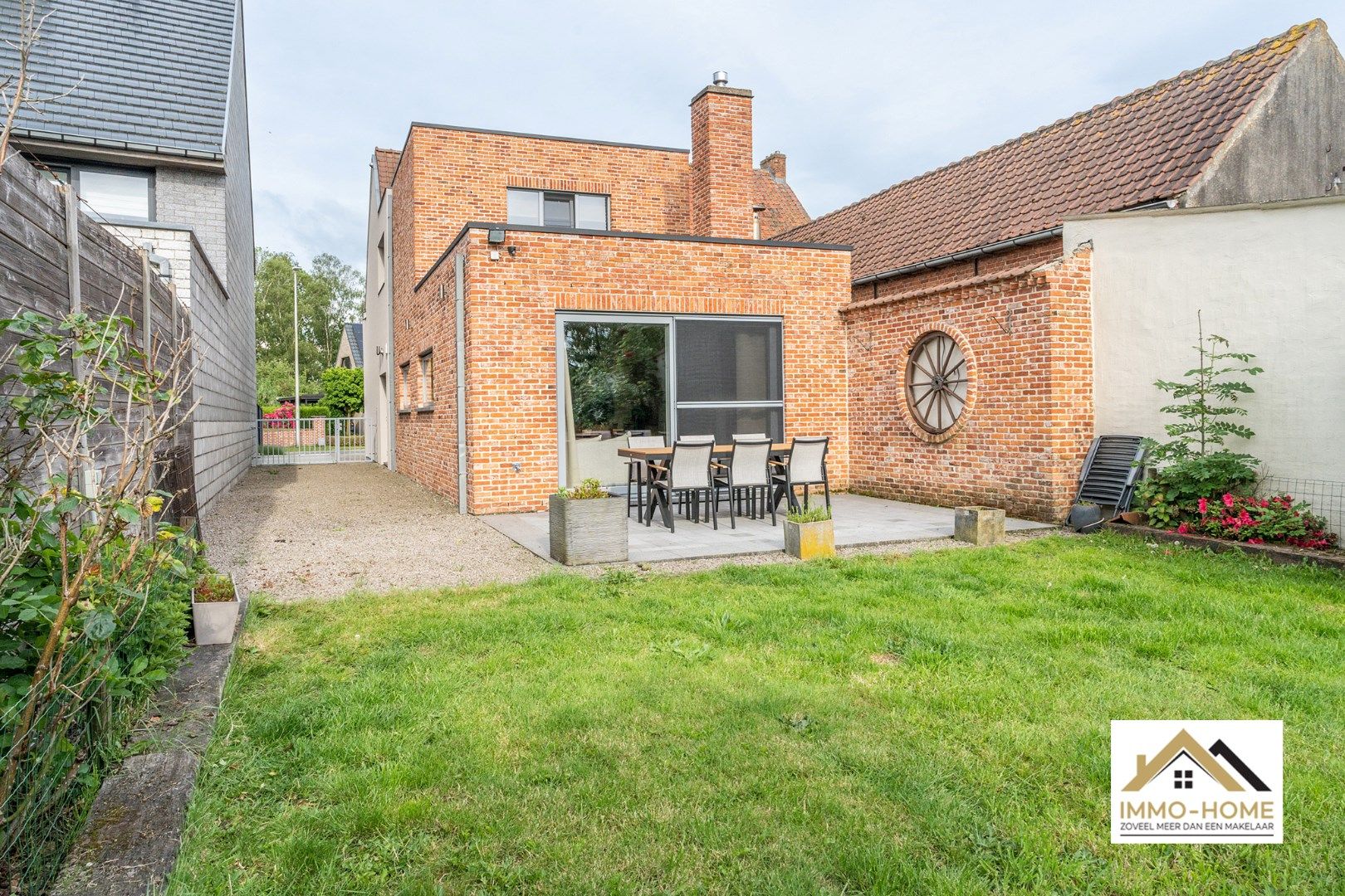 Gerenoveerde woning in rustige omgeving te Lokeren foto 11