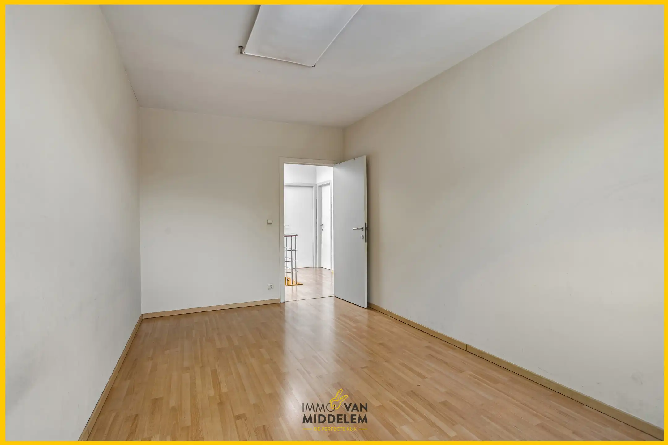 DUPLEXAPPARTEMENT MET 3 SLAAPKAMERS, GARAGE EN BERGING foto 12