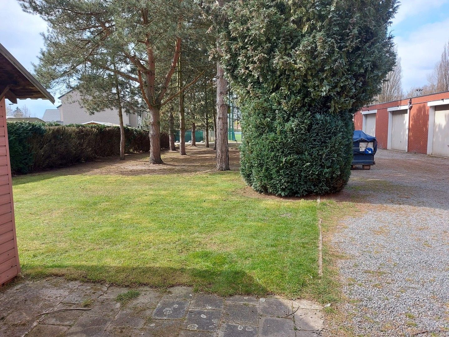 Grond te gebruiken eventueel als tuin omgeving Driehoek. foto {{pictureIndex}}