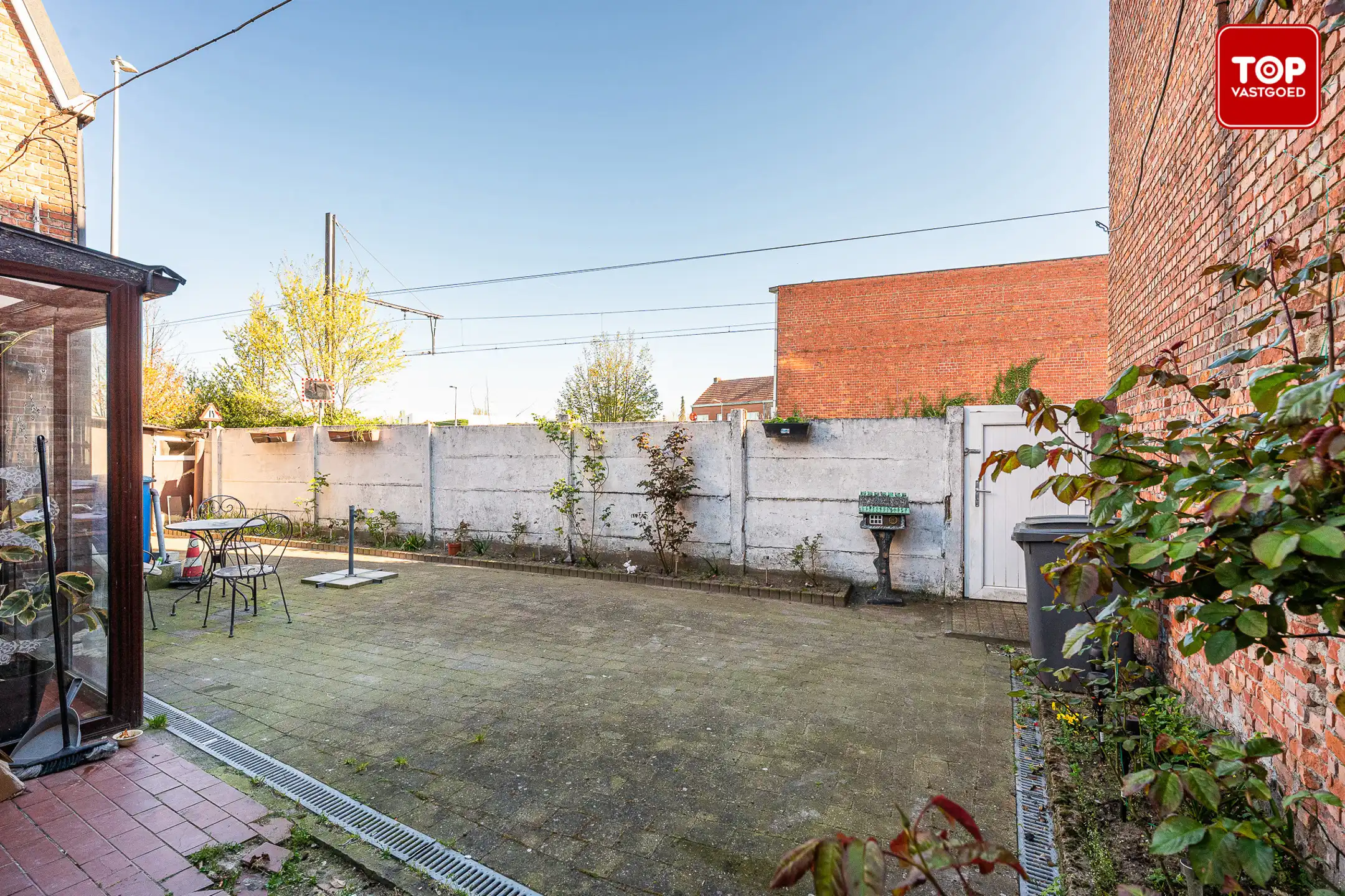 Op te frissen HOB met 2 slaapkamers en tuin foto 24
