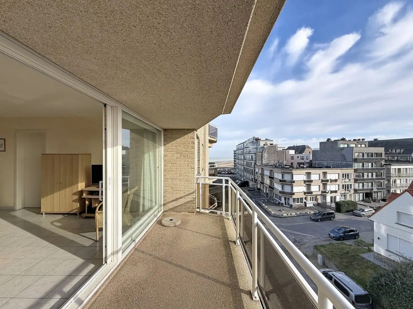 Instapklaar appartement met zongericht terras te Koksijde foto 2