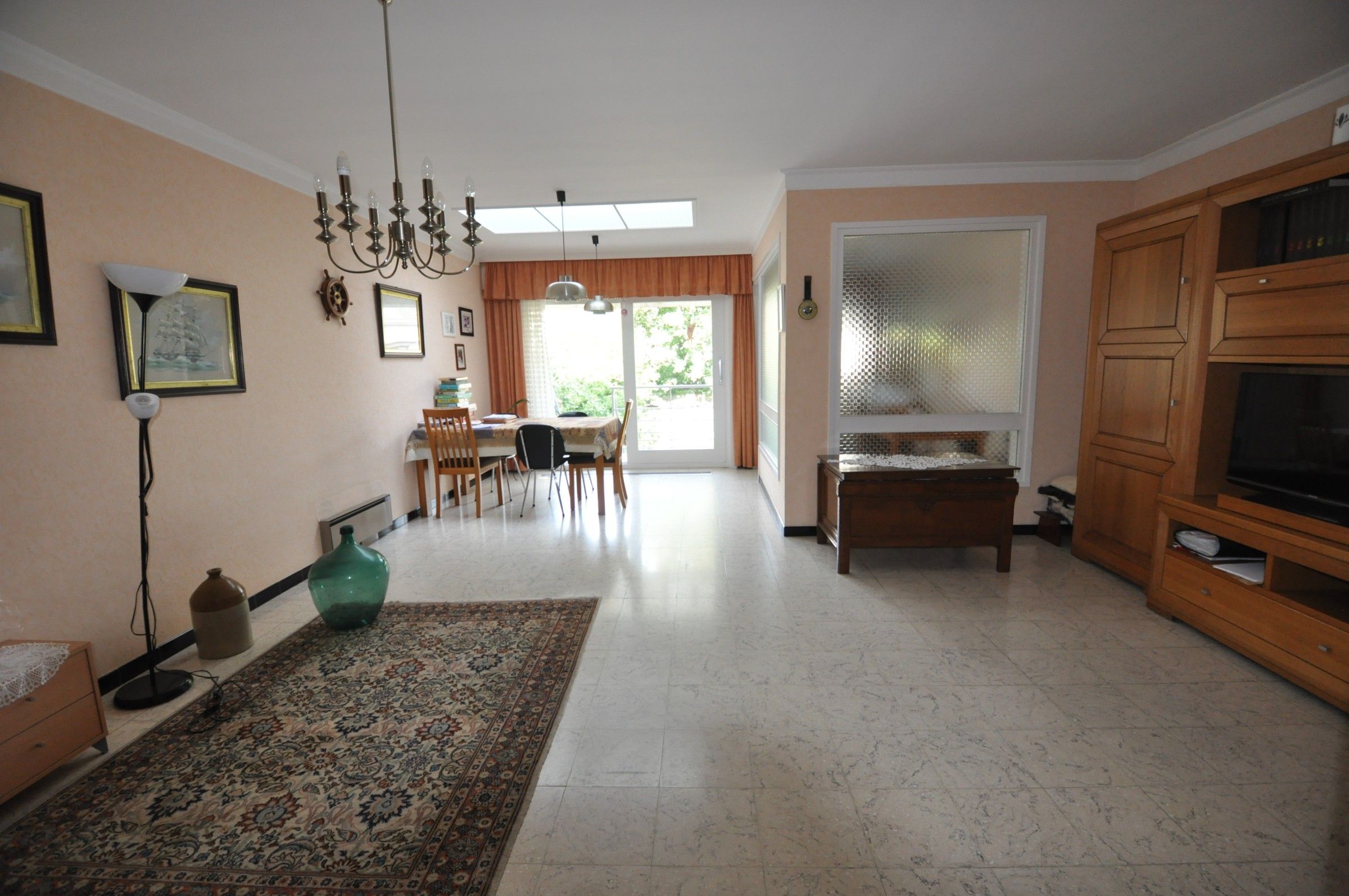 Ruime woning met veel potentieel en grote tuin ! foto 4