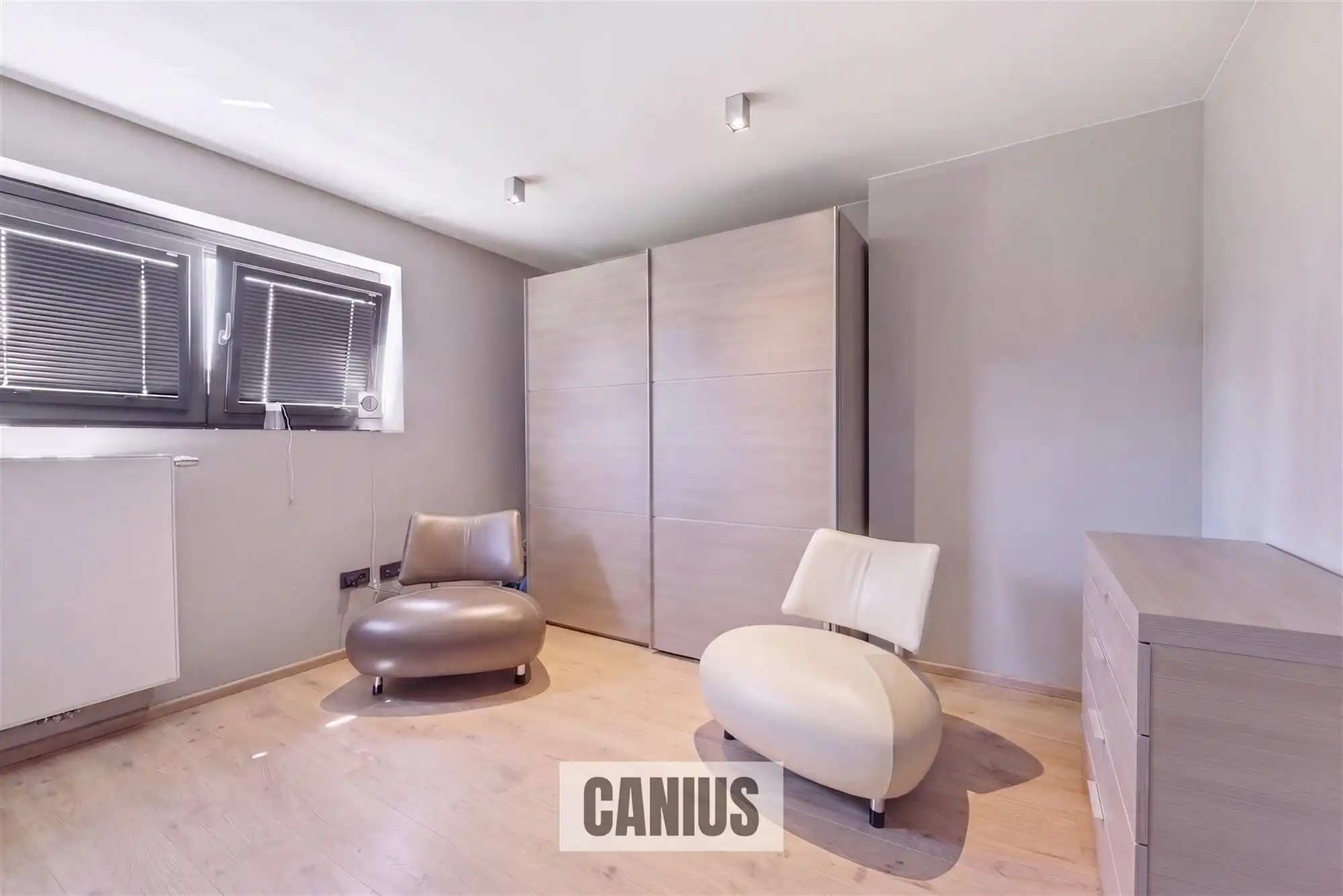 MODERNE, INSTAPKLARE WONING MET 3 SLPK EN ZUIDGERICHTE TUIN foto 20