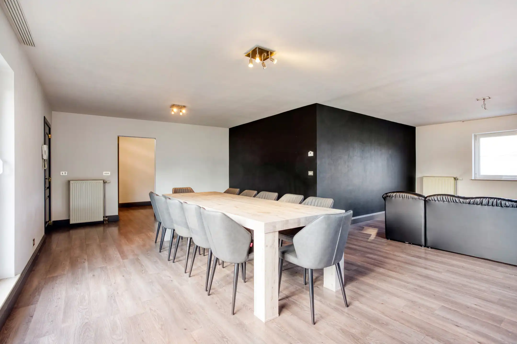 Uitzonderlijk ruim appartement met private tuin, terras en 2 parkeerplaatsen foto 6