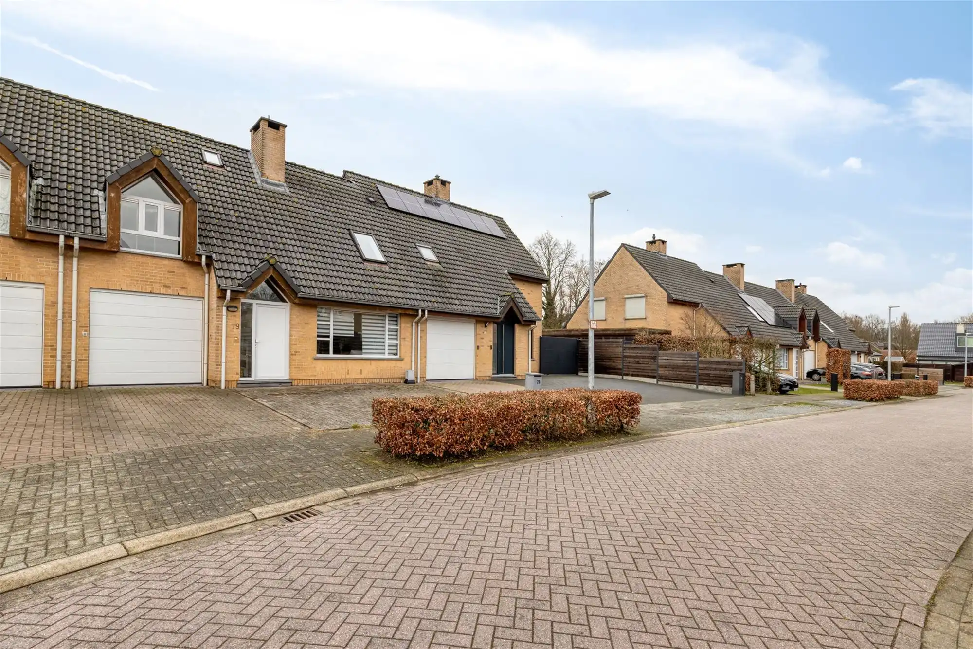 Gezinswoning met garage en mogelijkheid tot 4 slaapkamers  foto {{pictureIndex}}