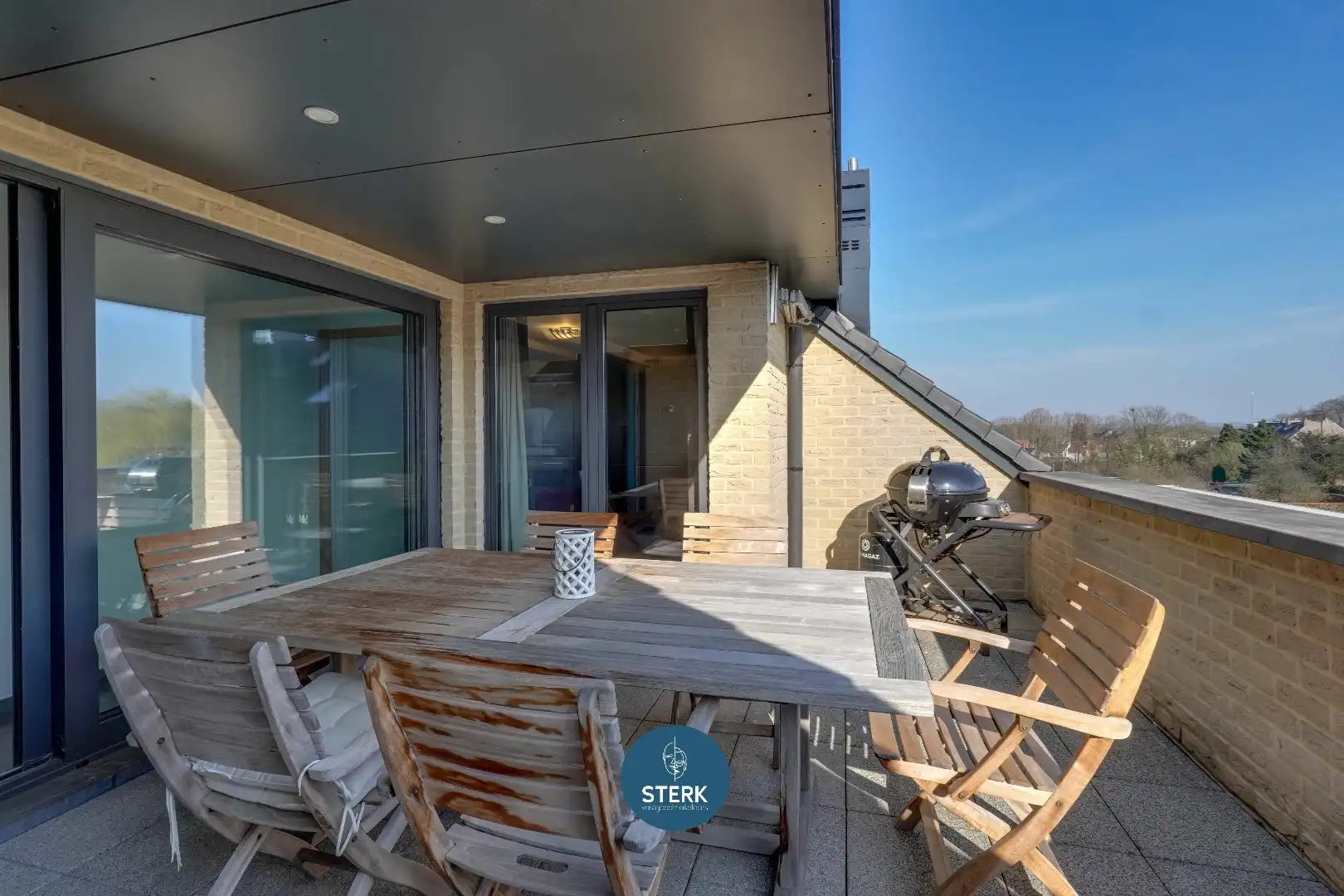 RIANTE DUPLEX MET 5 SLPKS, 2 BADKAMERS EN DUBBELE GARAGE IN CENTRUM LANAKEN ! foto 22