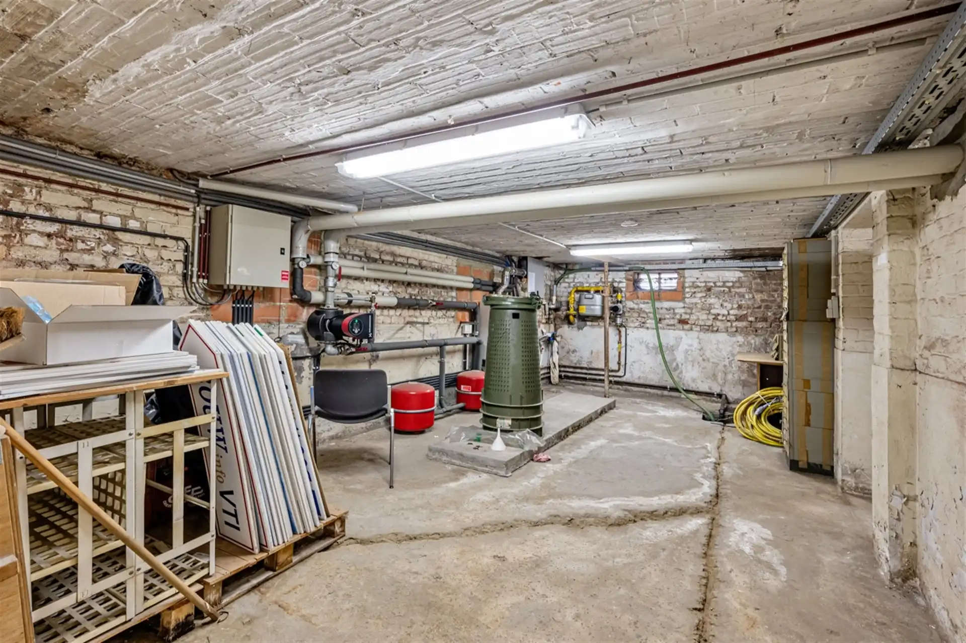 Kantoorgebouw met bruikbare vloeroppervlakte van 900m² en vijf parkeerplaatsen te Aalst foto 38