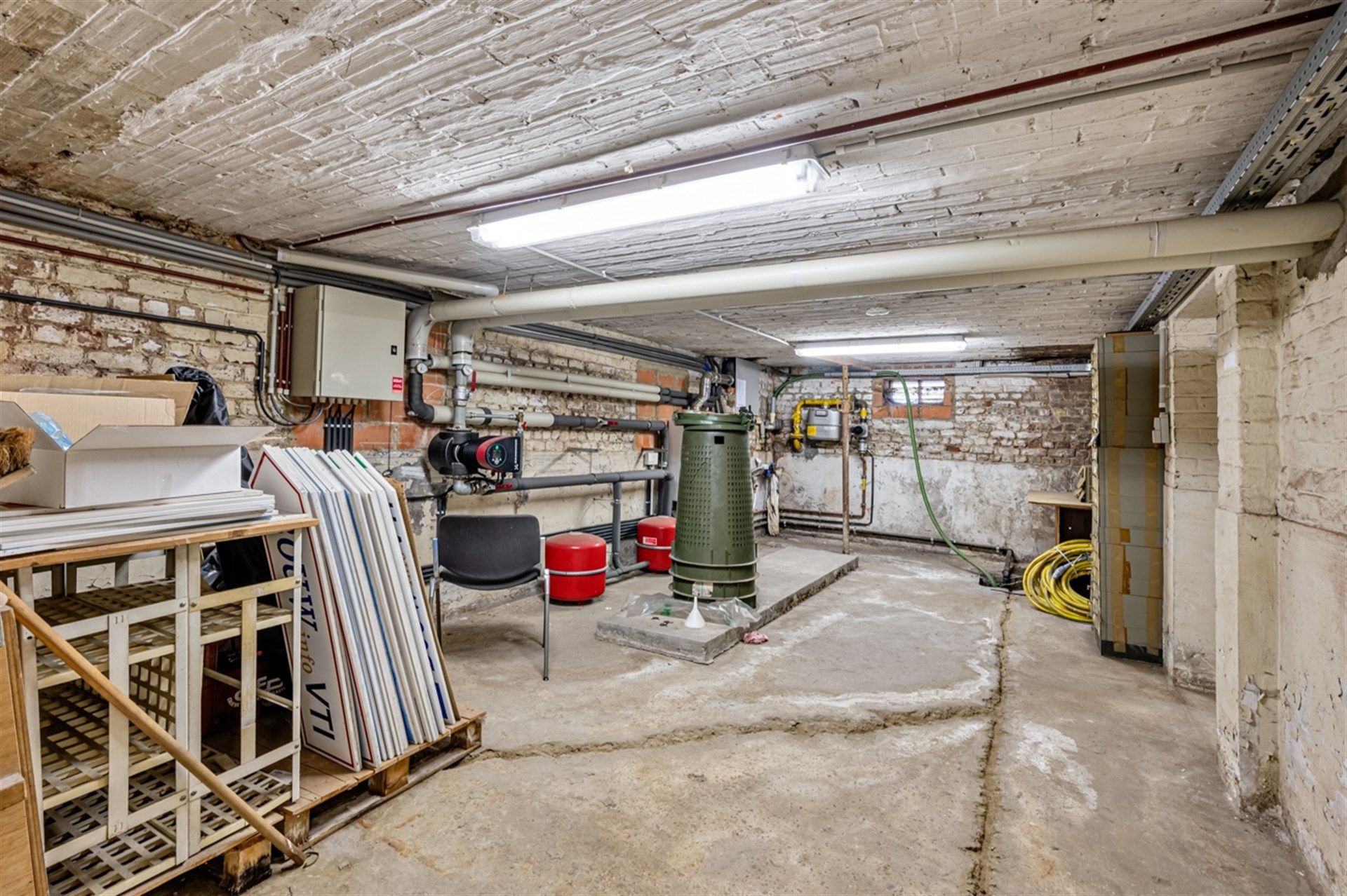 Kantoorgebouw met bruikbare vloeroppervlakte van 900m² en vijf parkeerplaatsen te Aalst foto 38