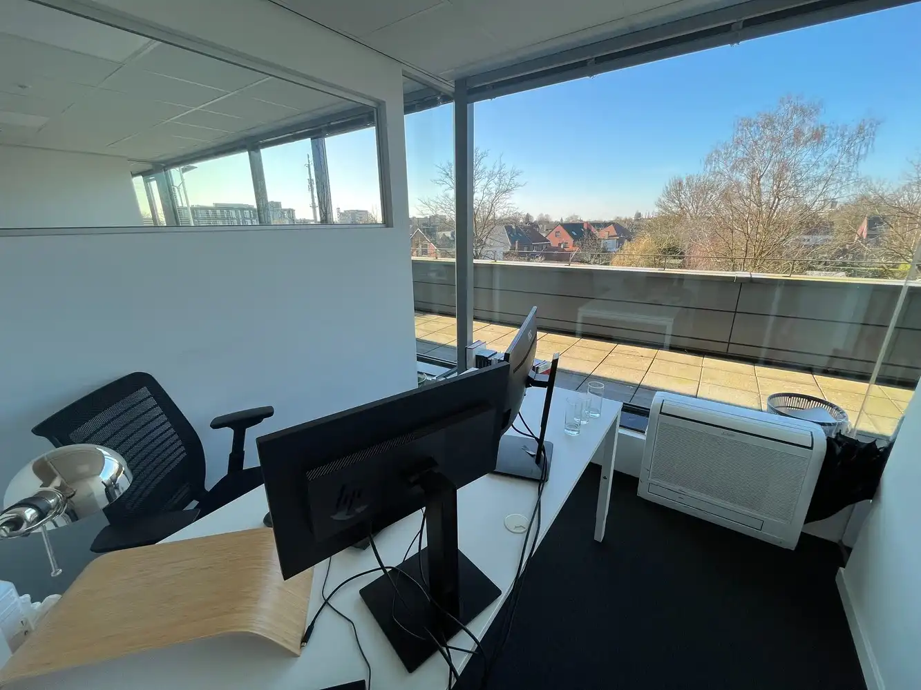 Kantoorgebouw met 54 parkeerplaatsen foto 32