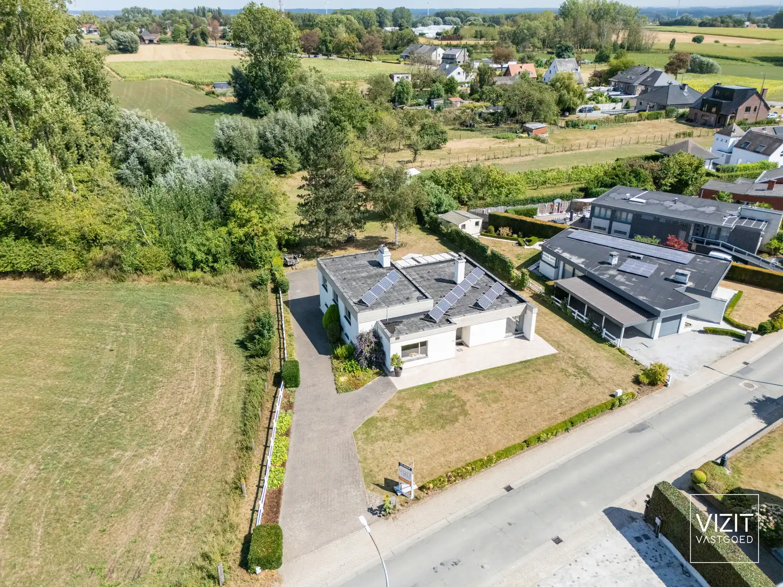 Zeer goed onderhouden villa met open zicht! foto 24