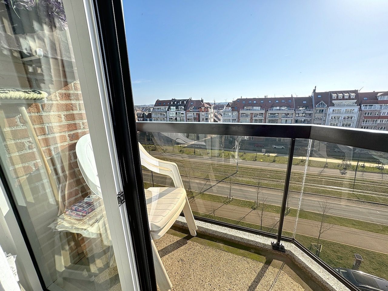 Lichtrijk appartement met twee slaapkamers gelegen op de Graaf d'Ursellaan foto 11