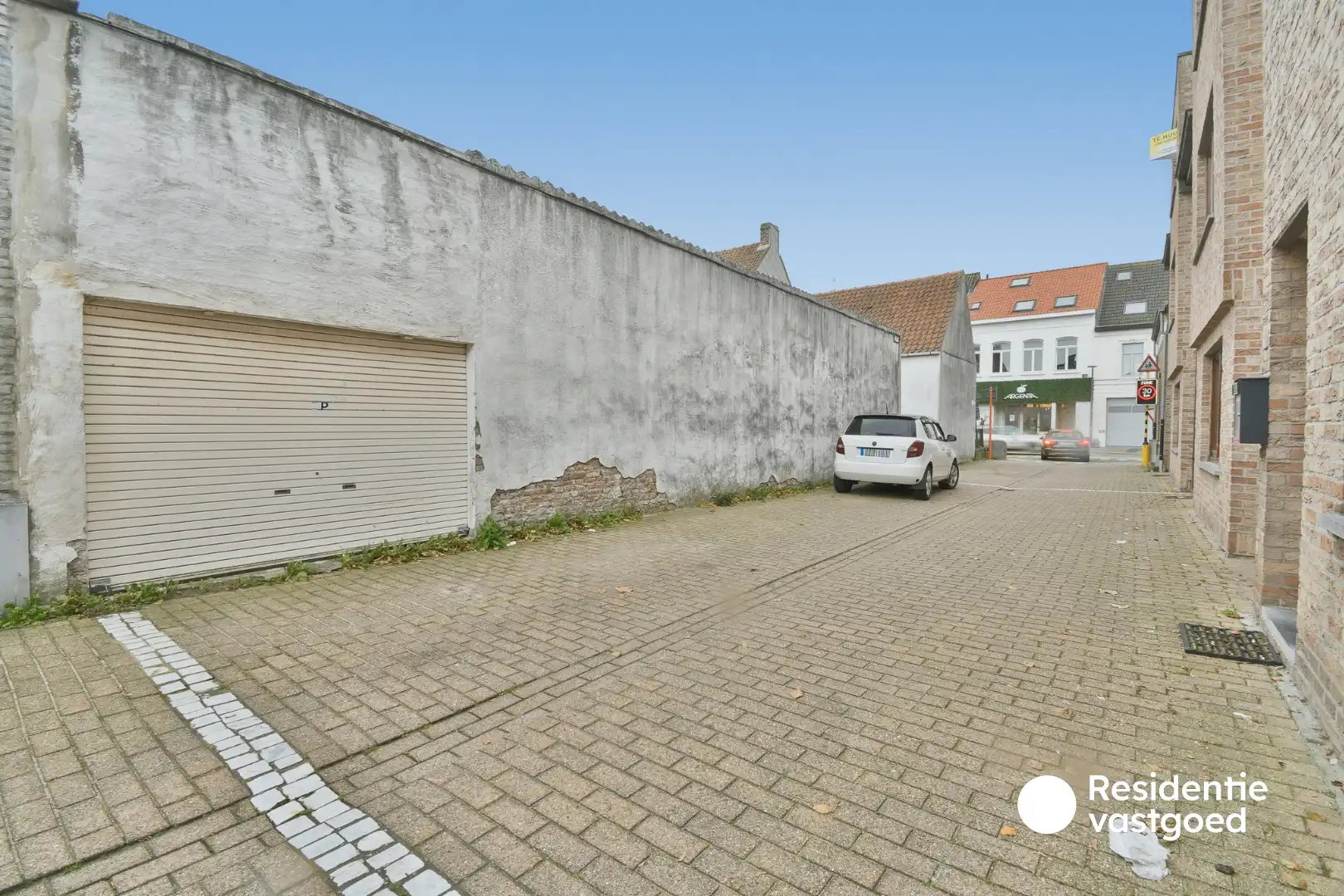 Kleine garagebox/berging in centrum van Oudenburg foto 3
