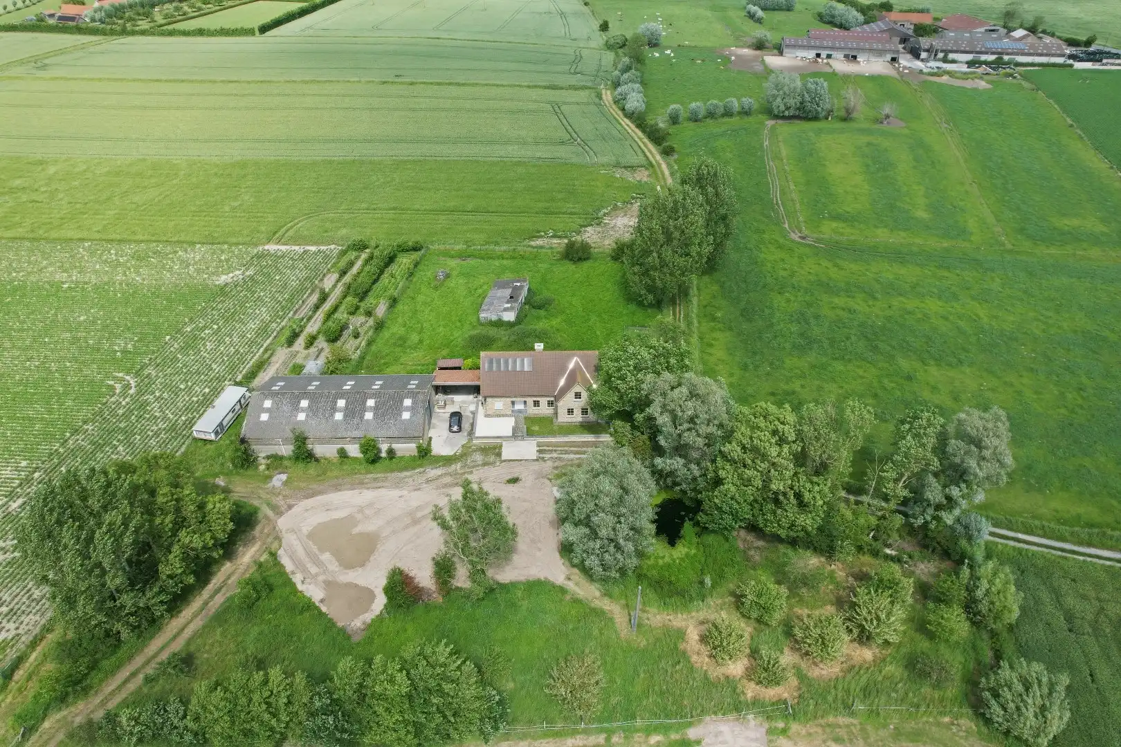 Recente open bebouwing (2019) op een perceel van maar liefst +- 8000 m², foto 2