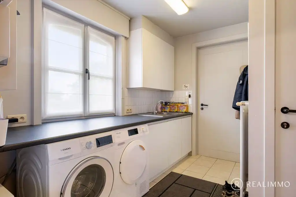 Ruime villa op 911m² in een rustige, groene omgeving te Sint-Eloois-Vijve foto 14
