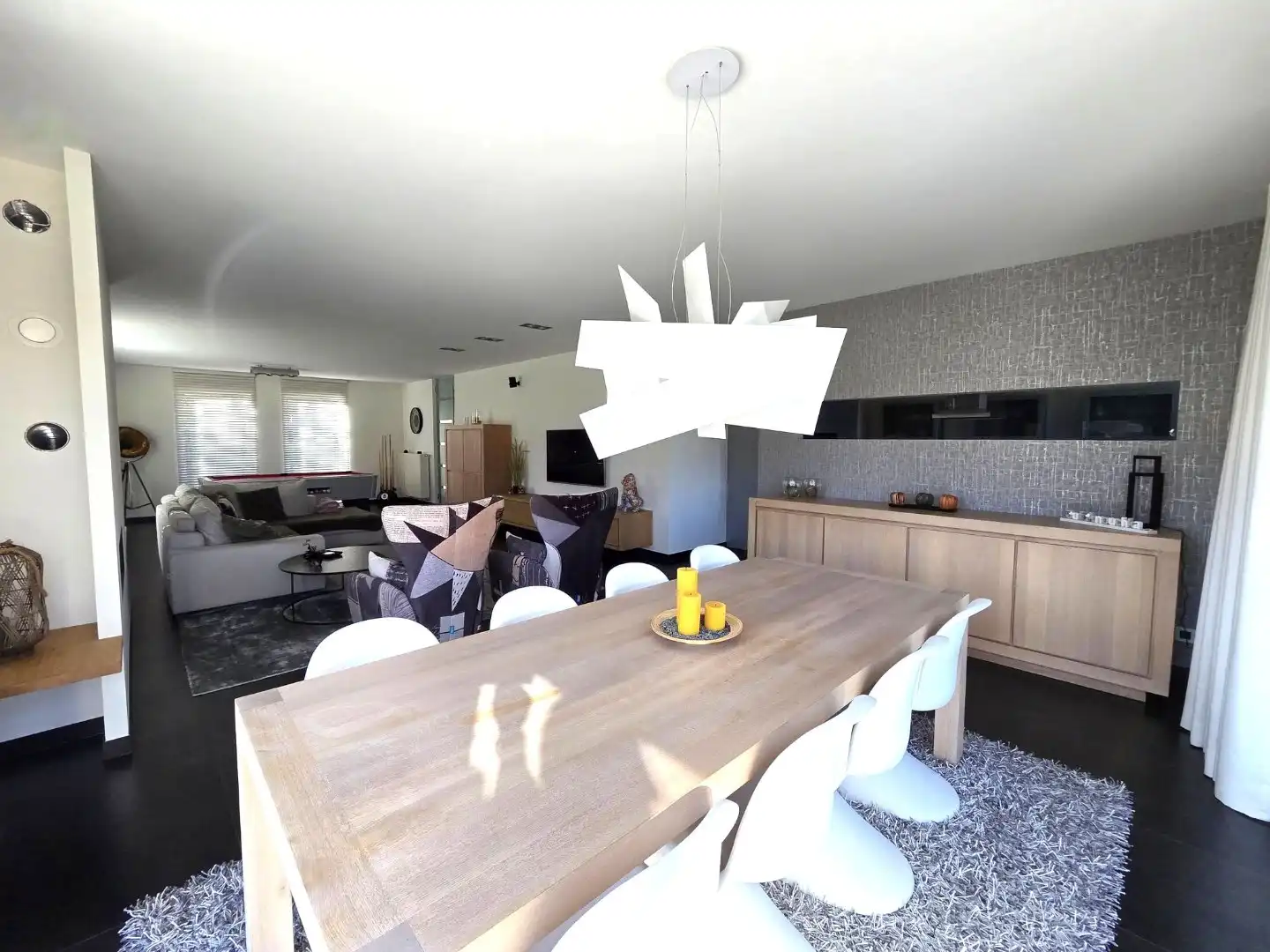 Schitterende villa op 17are 30ca, gelegen op bijna het einde van deze schitterende woonwijk. foto 6