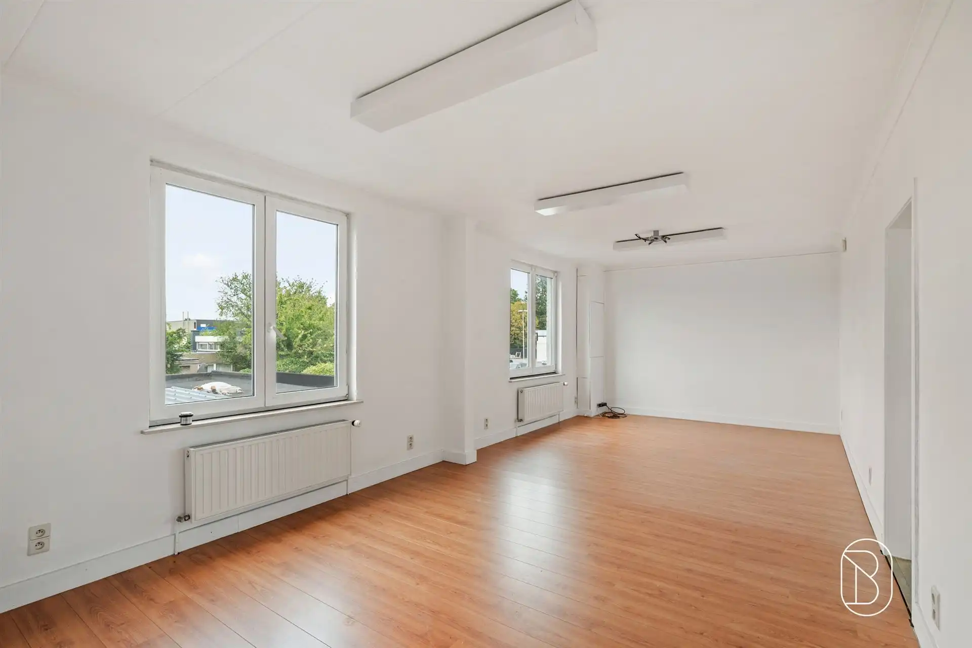 Topgelegen commercieel pand met parking foto 12