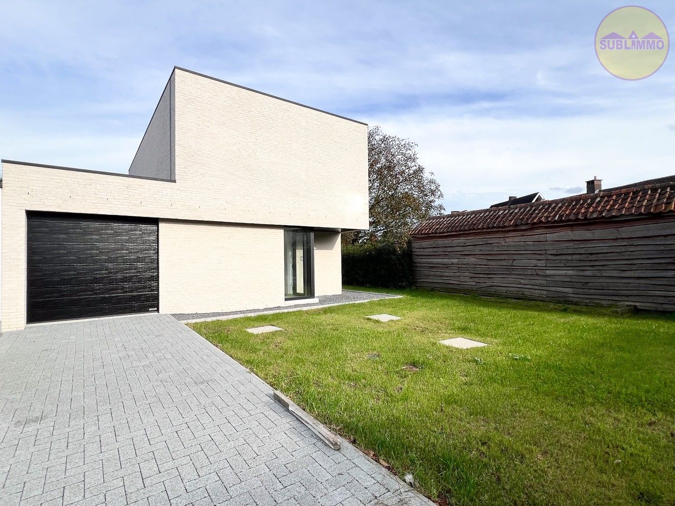 Nieuwbouwwoning met 3 slaapkamers op een perceel van 365m². foto 4