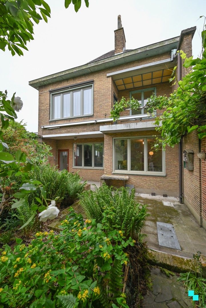 Kleurrijke kubistische burgerwoning in hartje Izegem foto 13