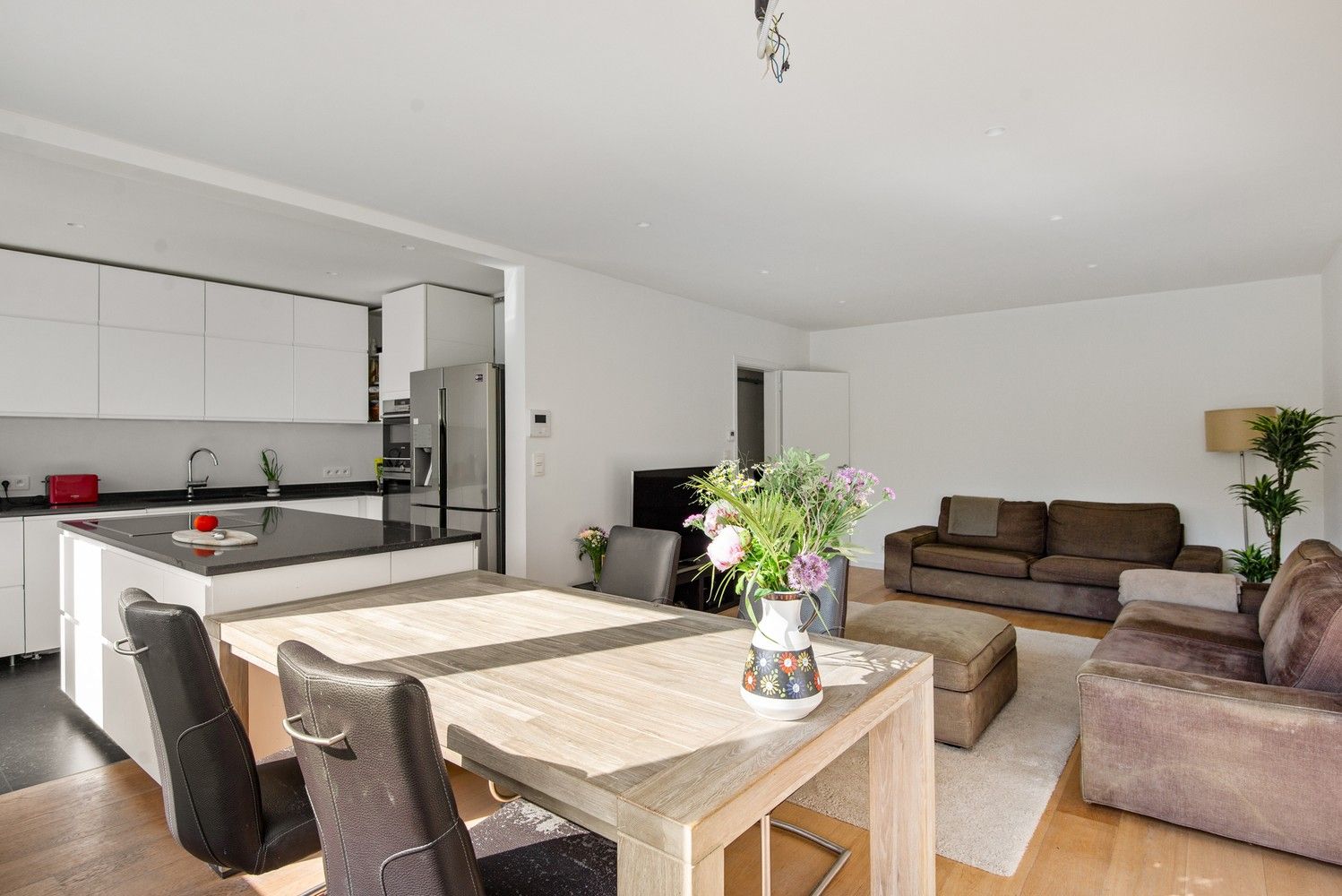 Ruime kangroewoning met 6 slaapkamers en 3 badkamers nabij het Steytelickpark te Wilrijk. foto 10