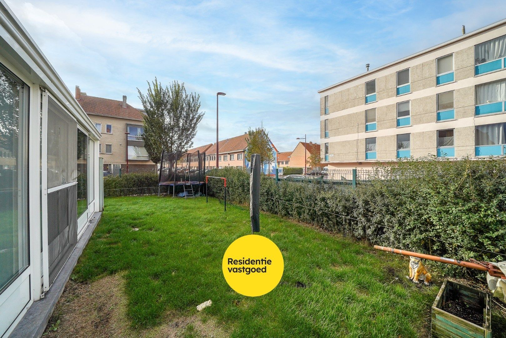 Halfopen woning met tuin en garage te Oostende (vuurtorenwijk) foto 2