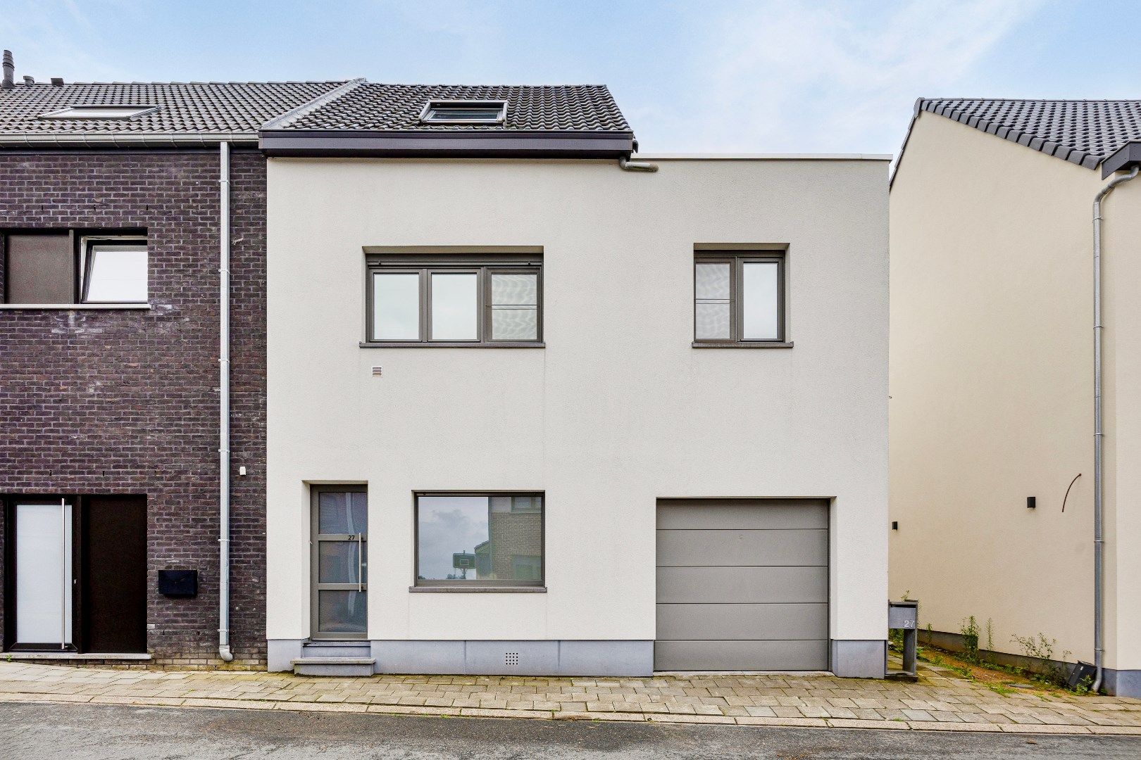 Instapklare halfopen woning met 3 slpks, garage en tuin nabij centrum Halle foto 2