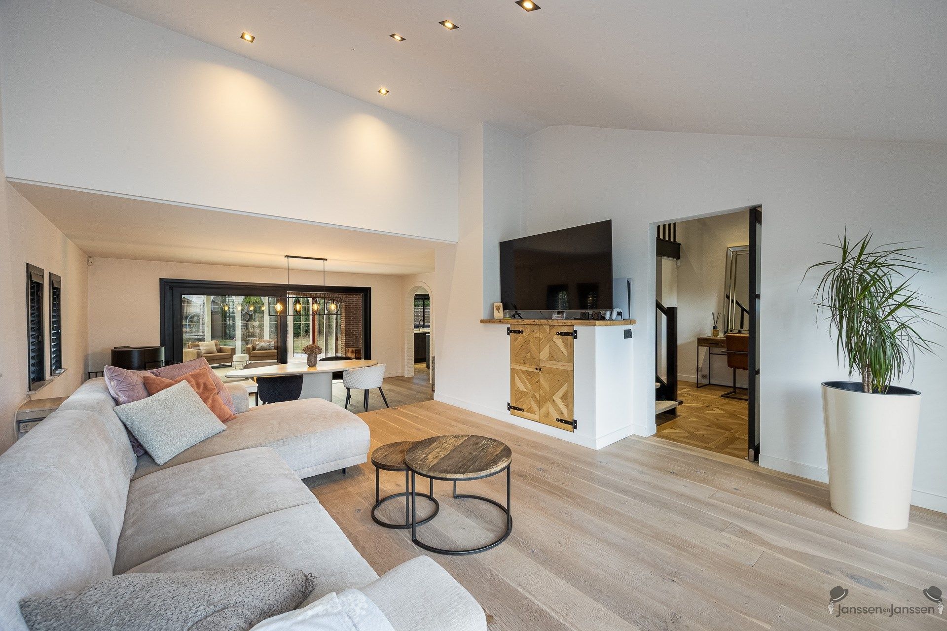 Charmante gerenoveerde woning te Zoersel foto 4