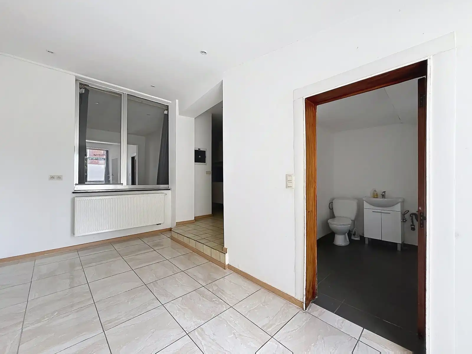 Rijwoning op een goede locatie met 3 slpks  foto 8