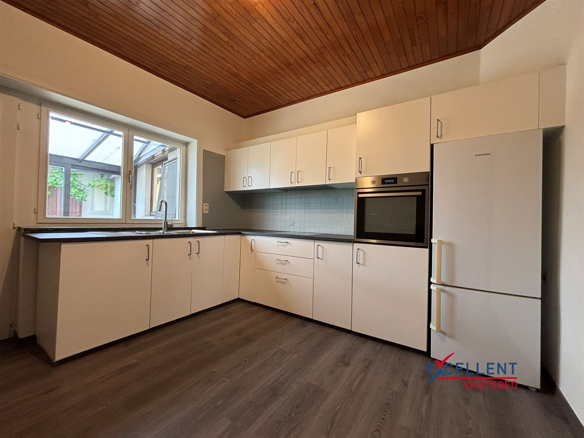 Gezinswoning met 4 slaapkamers & ruime tuin foto 6