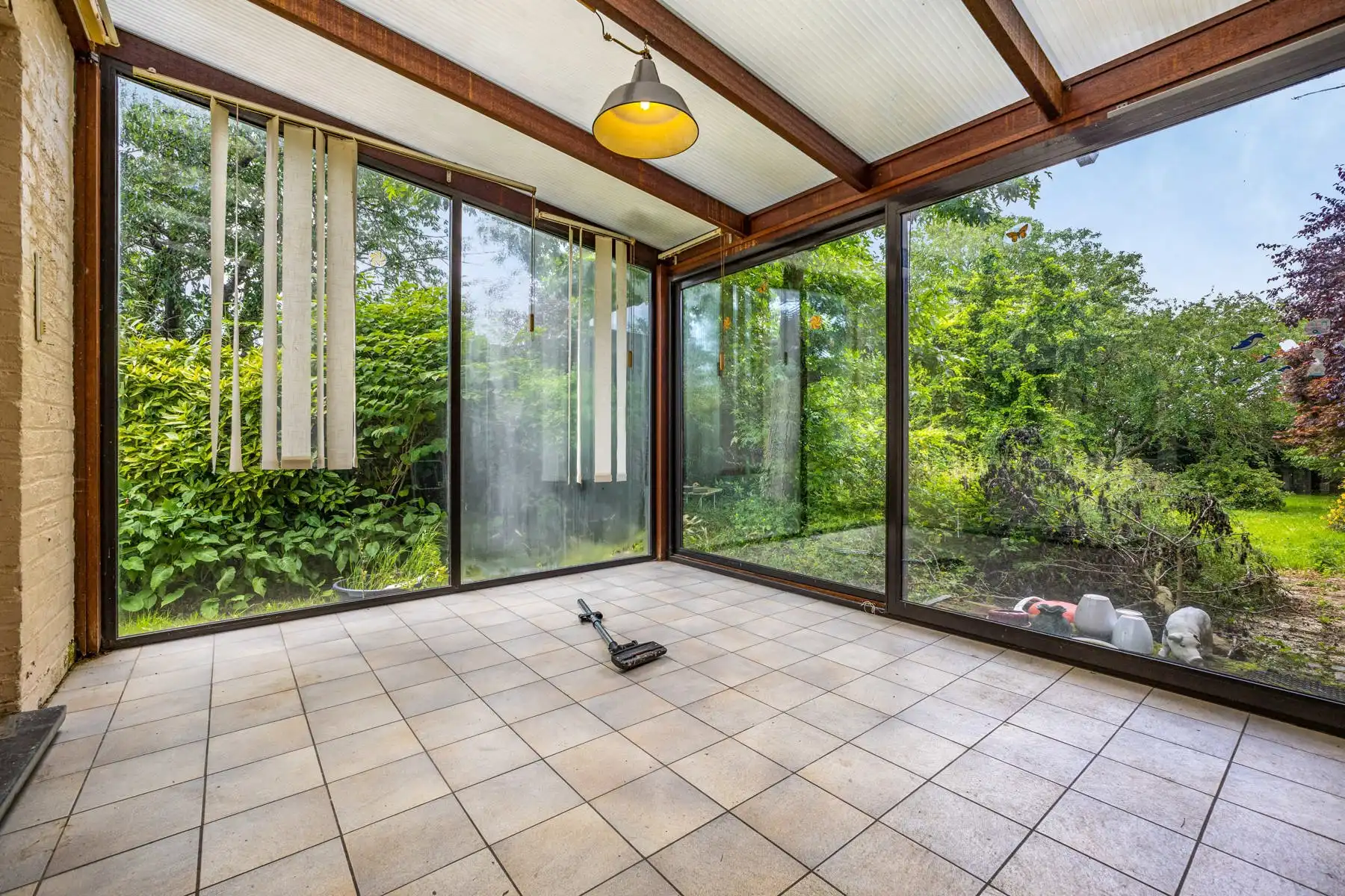Rustig gelegen woning met grote tuin foto 12