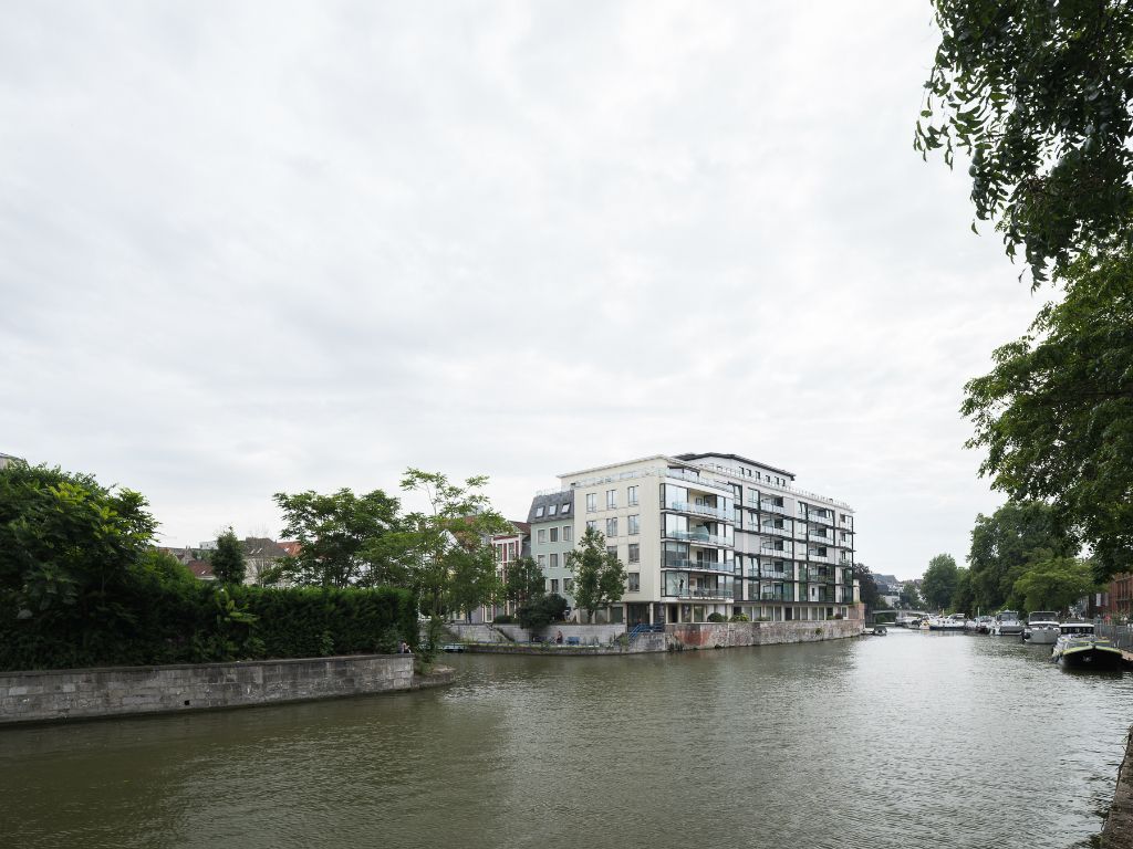 Toplocatie, Centrum Gent – Instapklaar, kwalitatief gerenoveerd (2023) appartement met 11m breed zicht op de Leie en het oud-Justitiepalies. foto 21